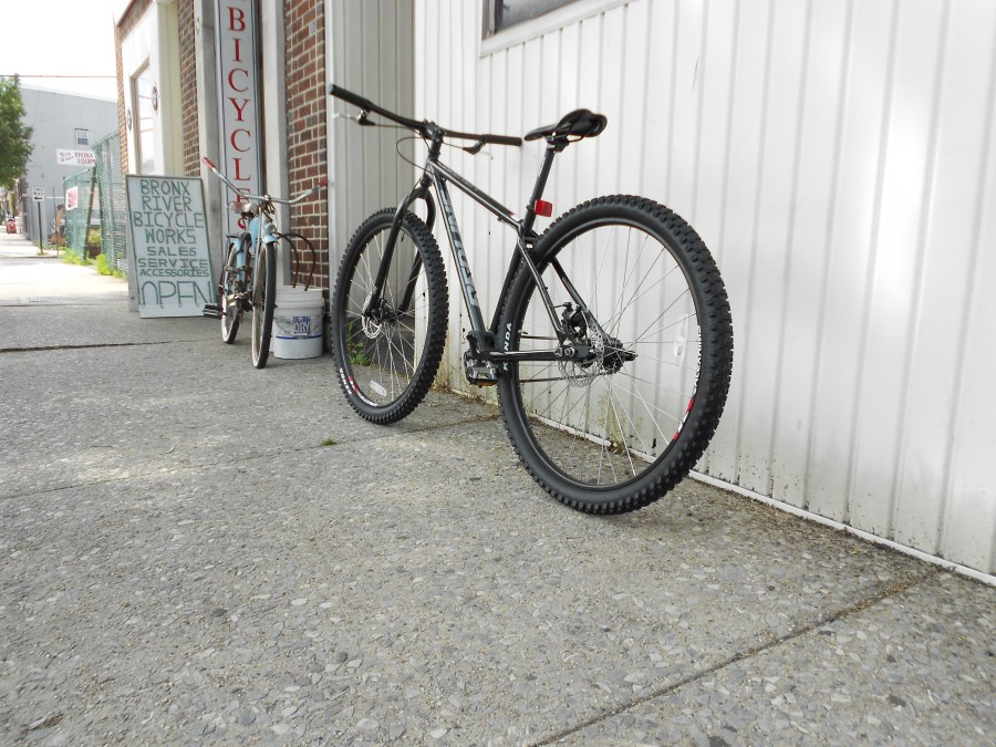 NEW 2015 REDLINE MONOCOG 29ER'S