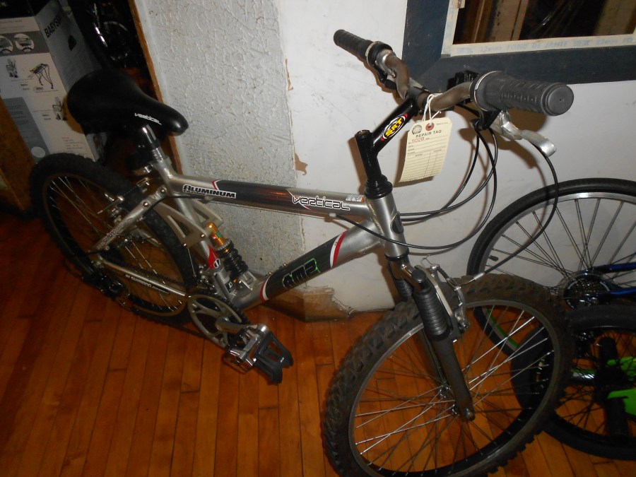 AM2 Vertical Aluminum